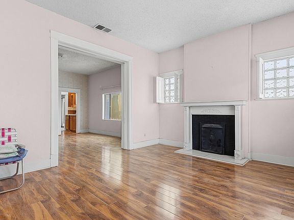4th image of 2427 Gold Ave