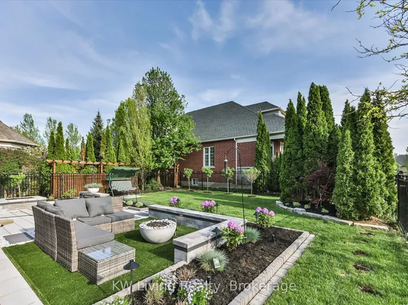 2 Sunrise Ridge Trl, Whitchurch Stouffville, ON L4A 0C9