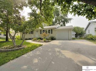 10909 Westover Rd, Omaha, NE 68154