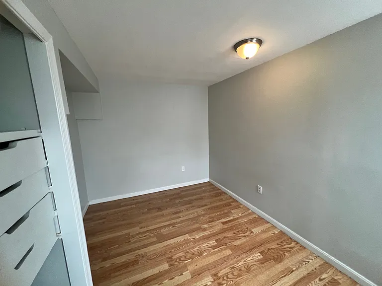 139 Chelsea St #2B — Photo 8