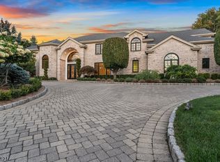 118 Hoover Dr, Cresskill, NJ 07626