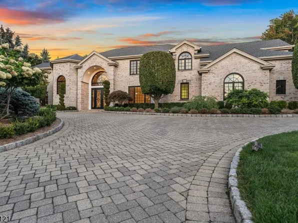 118 Hoover Dr, Cresskill Boro, NJ 07626