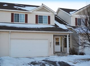 21034 Bridle Pass Dr, Forest Lake, MN 55025