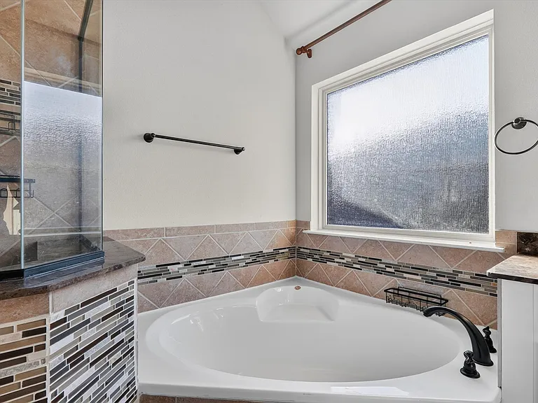 305 Acadia Ln — Photo 20