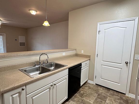 2nd image of 1600 Villa Capri Cir APT 313