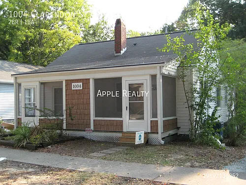 1004 Clarendon St #B Photo 1