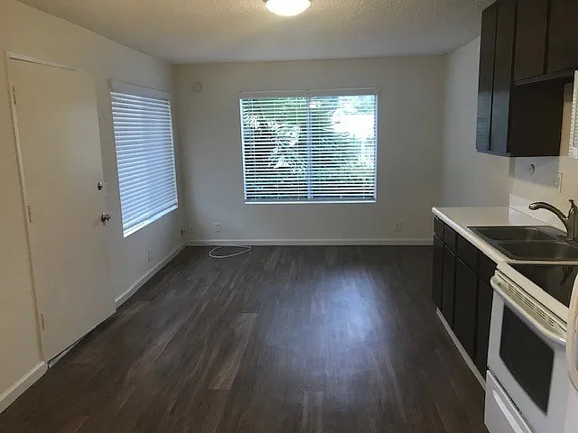 Cary Manor Apartments — Photo 4