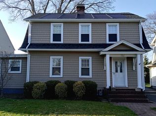 152 Elderberry Rd, Mineola, NY 11501