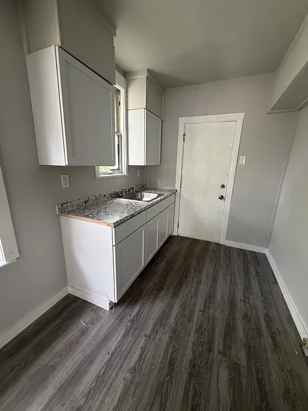 3 bed, 1.0 bath, 1248 sqft, $1,250 — Photo 4
