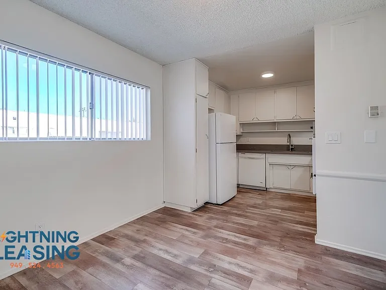 5415 Corteen Pl #11 — Photo 8