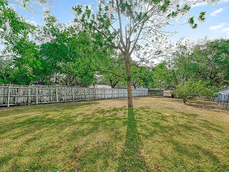 9314 Church St — Photo 34