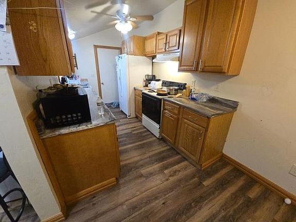 4th image of 231 E Center St