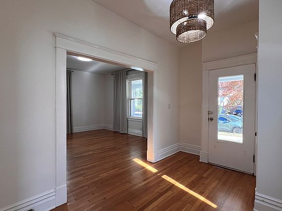 4th image of 1905 Baird Ave