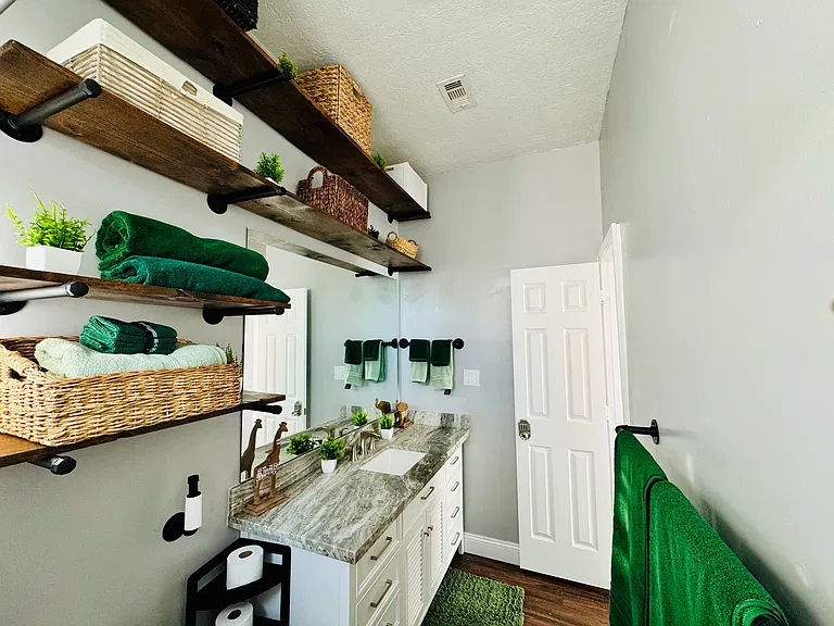 3913 Moore St — Photo 39