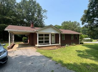 109 Riley Rd N, Hodges, SC 29653