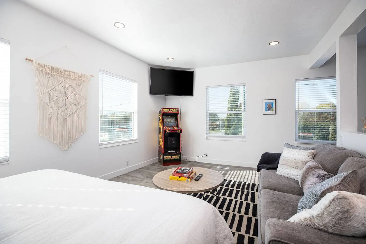 1 bed, 1.0 bath, 753 sqft, $2,708 — Photo 2
