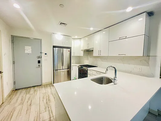 Rented by E Realty International Corp | media 28