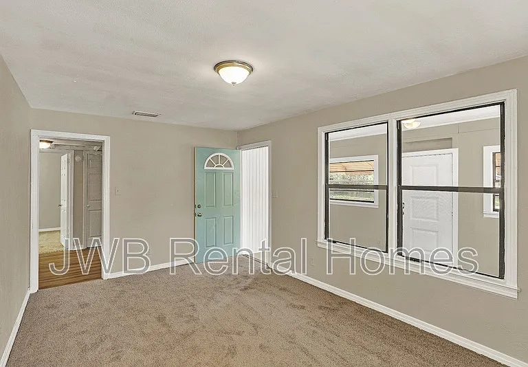 3825 Division St — Photo 6