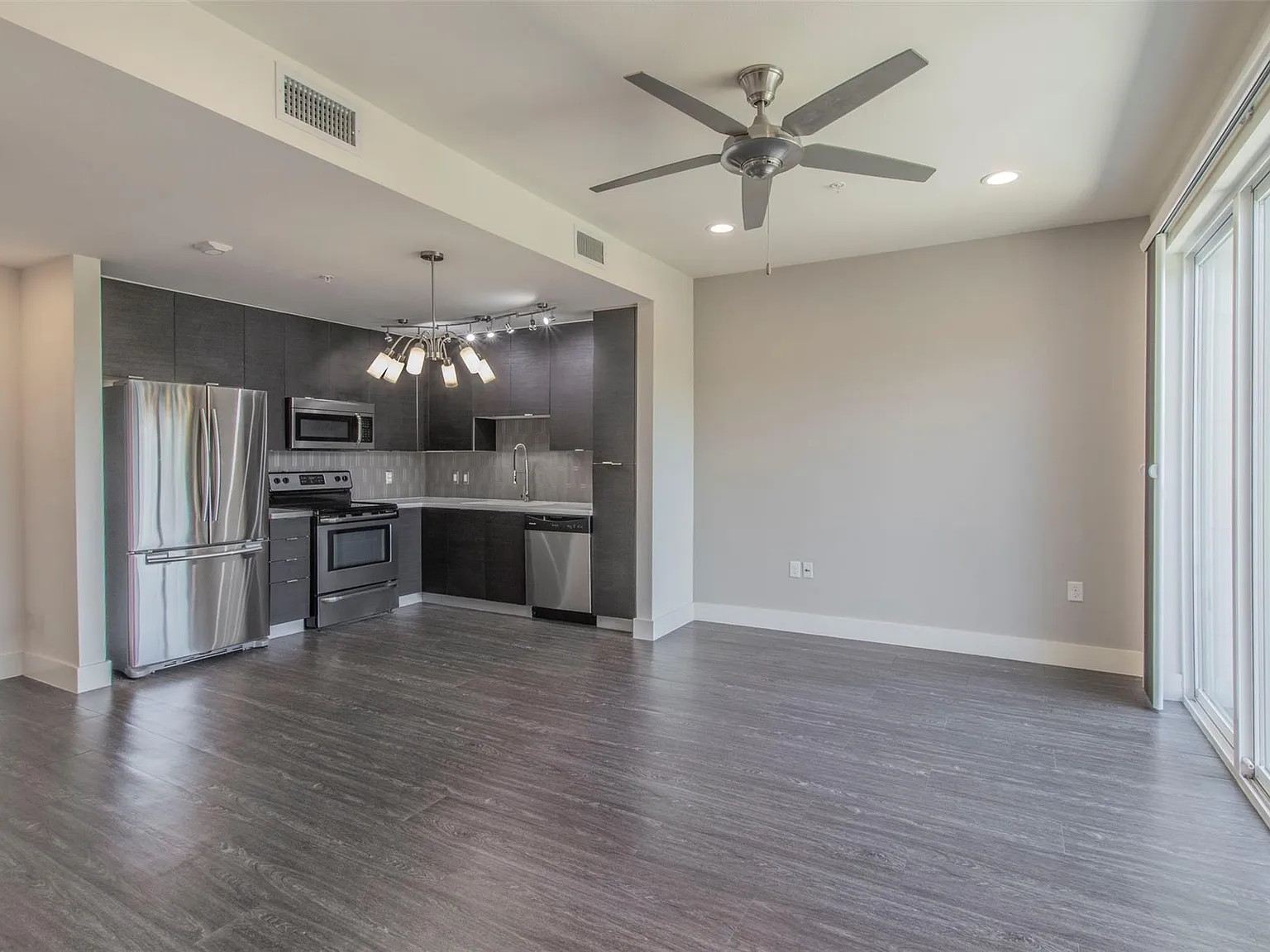 1 bed, 1.5 bath, 941 sqft, $1,700 — Photo 4