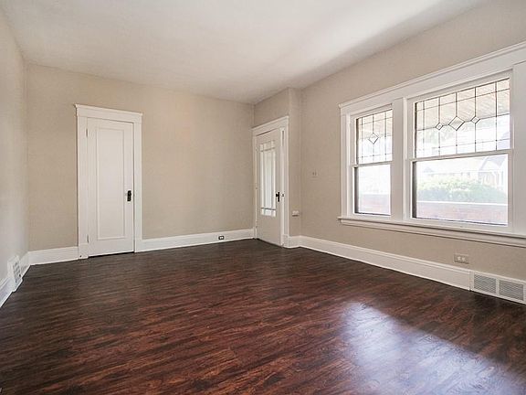 4th image of 15819 Parkgrove Ave #1
