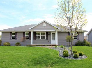 1571 Dalebrook Dr, Neenah, WI 54956