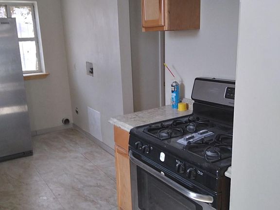 3rd image of 3611 Pershing Ave #C