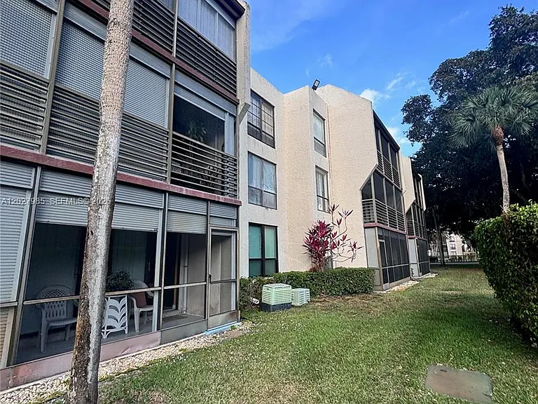 8050 W McNab Rd #212 — Photo 16