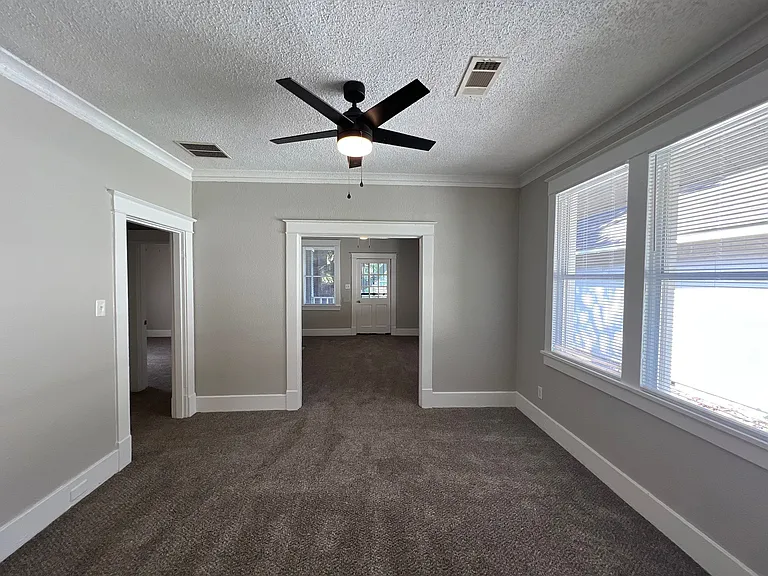 1654 Netherwood Ave — Photo 2