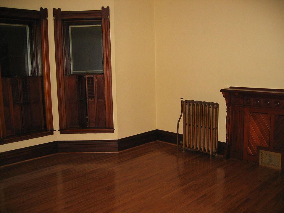 2nd image of 424 W Church St #B