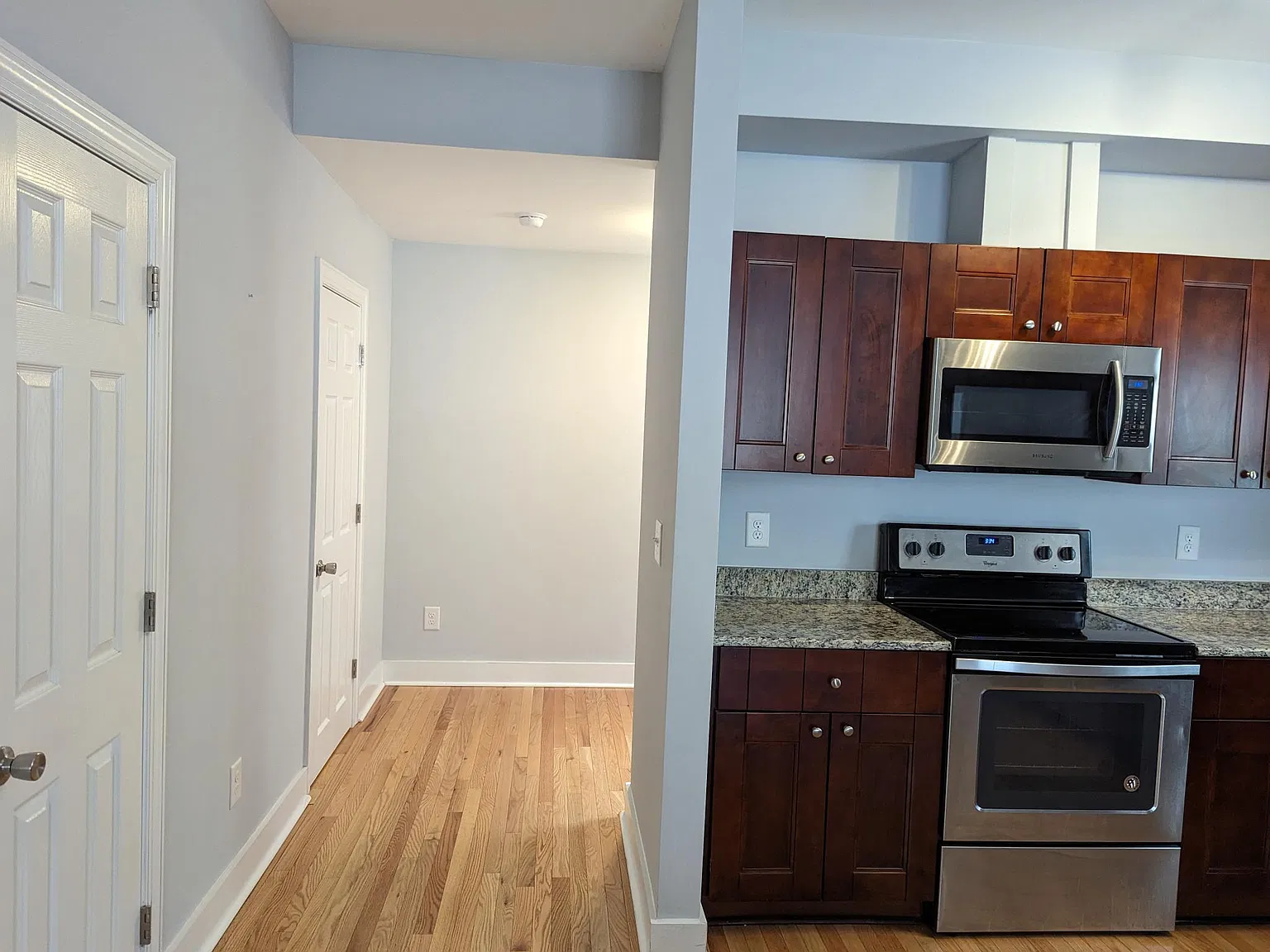 5 bed, 5.5 bath, 2200 sqft, $5,050 — Photo 4