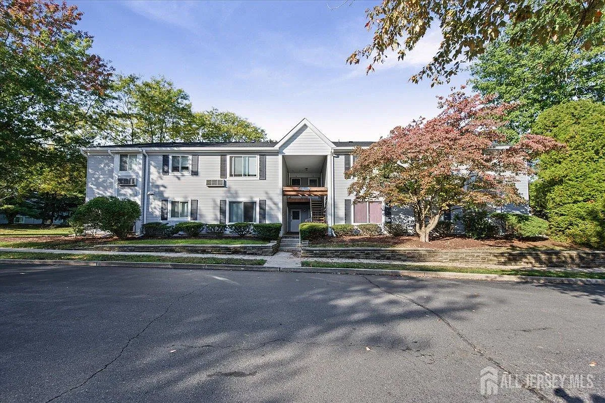 2 bed, 1.0 bath, $2,200 — Photo 1