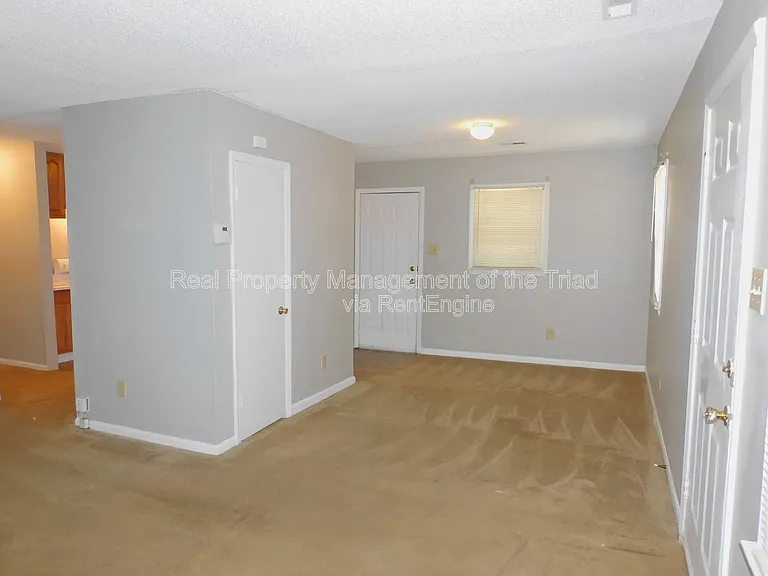 216 Matt Pl — Photo 3