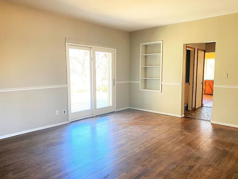4330 N Lindsay Ave — Photo 3