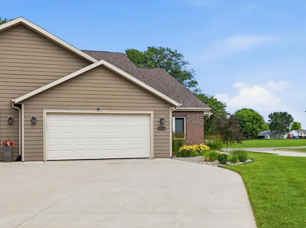 300 Prairie Bluff Dr, Sergeant Bluff, IA 51054