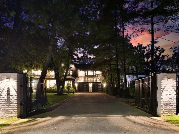 200 Chartwell Rd, Oakville, ON L6J 3Z8
