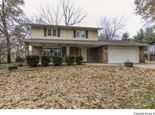 112 Wildrose Ln, Rochester, IL 62563
