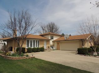 506 W 65th St, Westmont, IL 60559