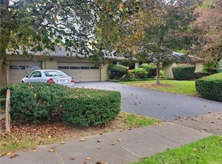 11 Alpine Dr, Rochester, NY 14618