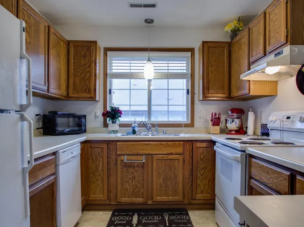 2051 S 102nd St, West Allis, WI 53227