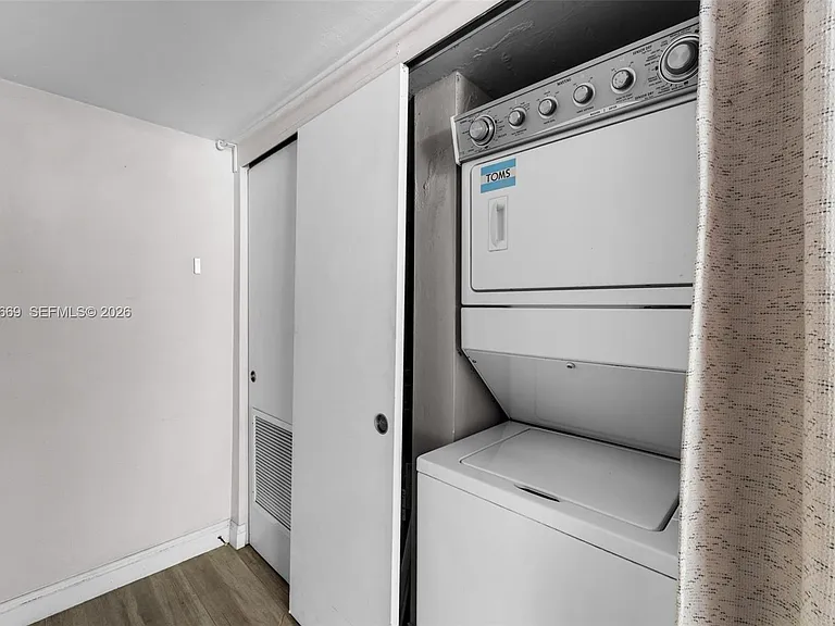 9001 SW 77th Ave #C202 — Photo 7