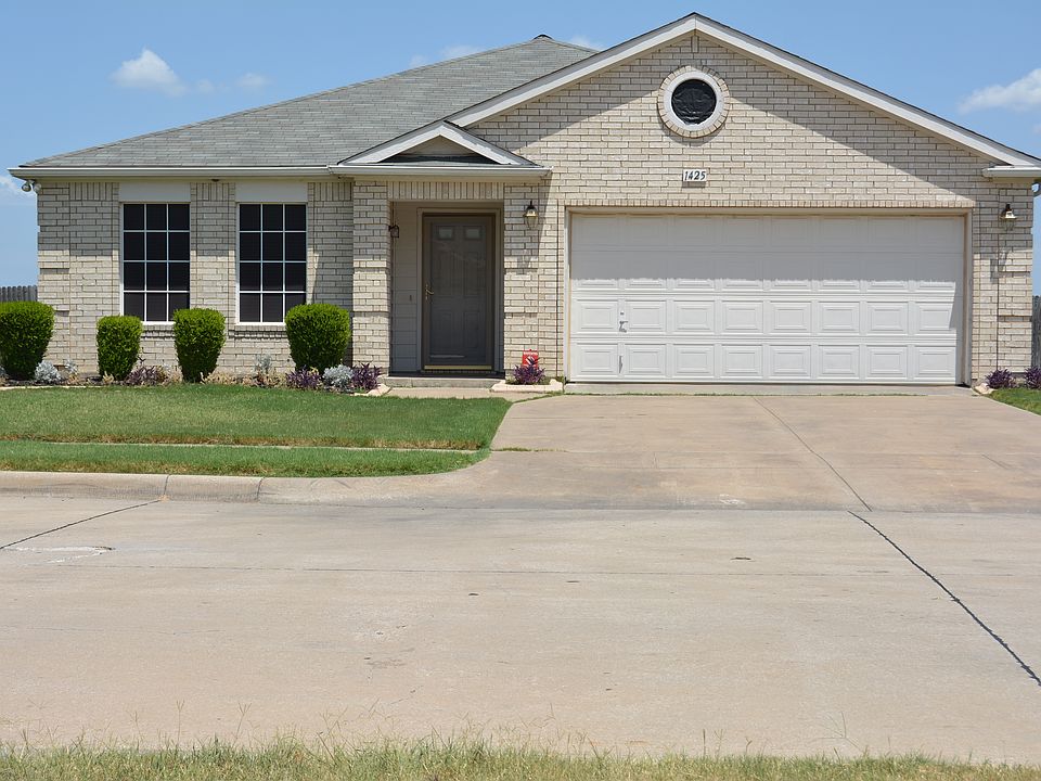 1st image of 1425 Autumncrest Dr