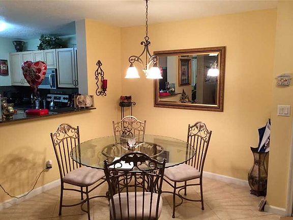 3rd image of 609 E Sheridan St APT 202