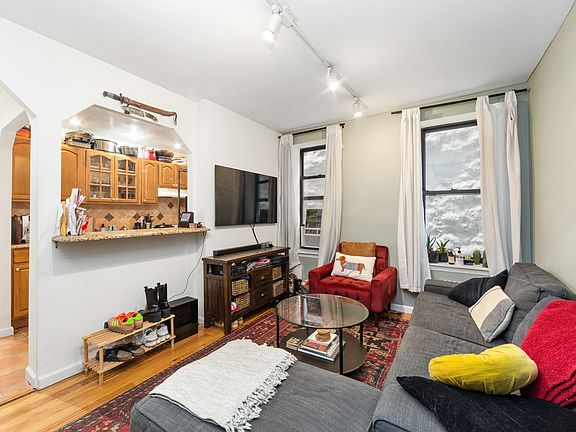 2nd image of 337 W 21st St APT C