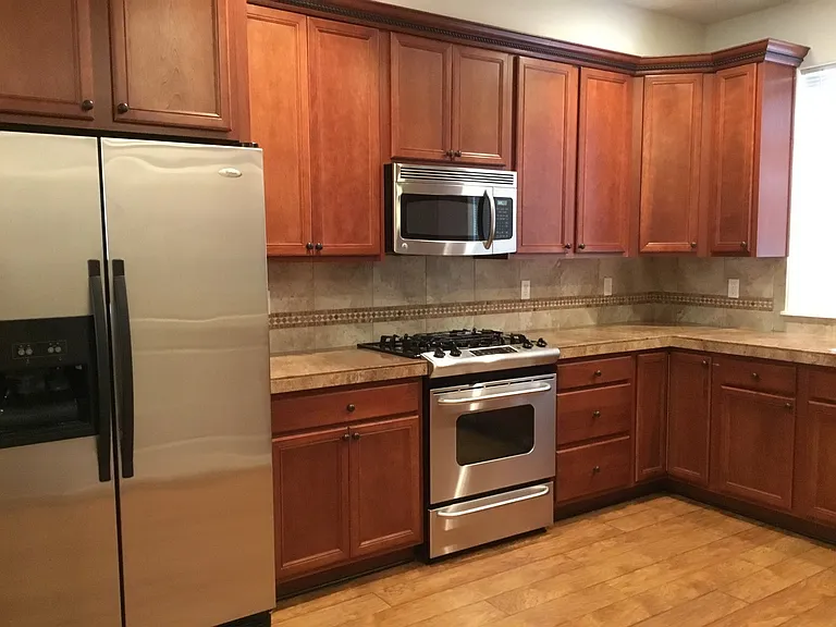 10012 SE Old Town Ct — Photo 2