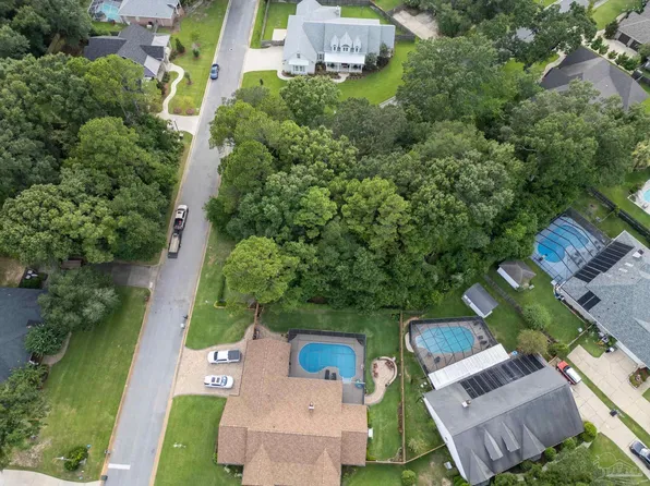 306 Swift Creek Dr, Cantonment, FL 32533