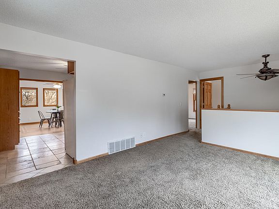 4th image of 315 W Oak St