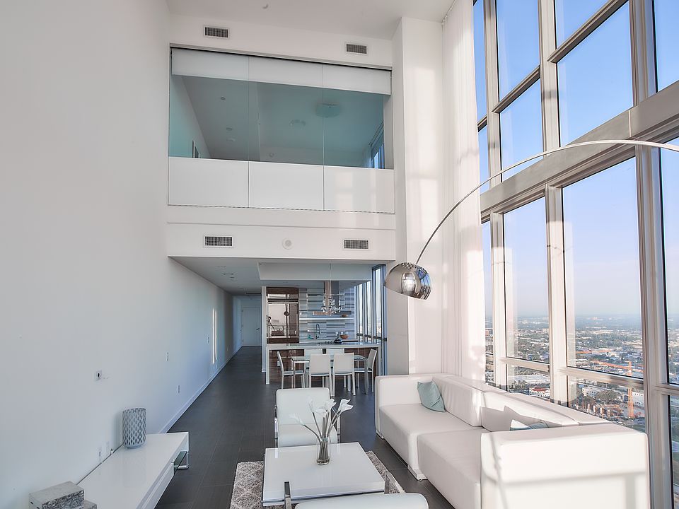 2nd image of 1100 Biscayne Blvd Unit 3707