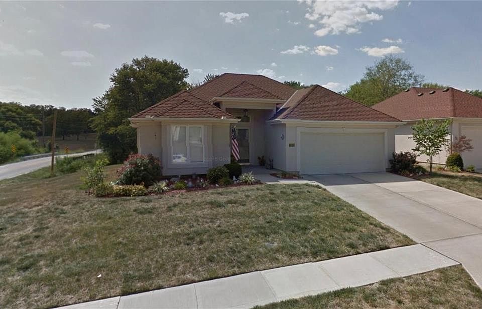 1st image of 1300 NE Timbercreek Dr