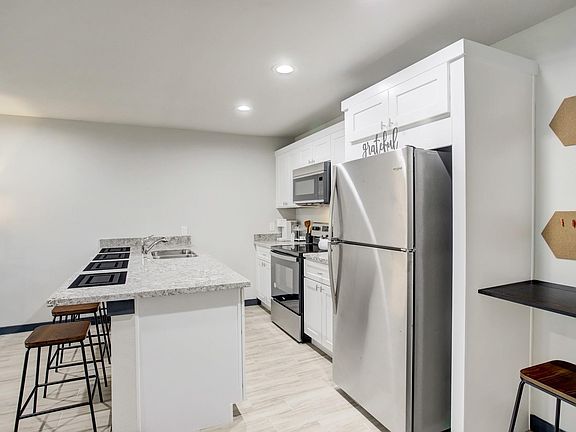 3rd image of 3448 Elgin St #5