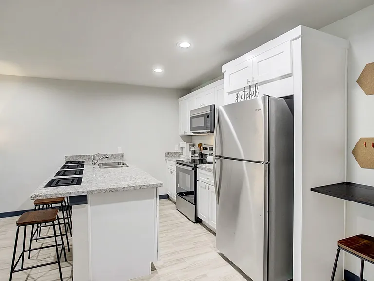 3448 Elgin St #5 — Photo 3